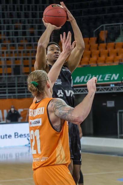 8助攻和4 8助攻和4